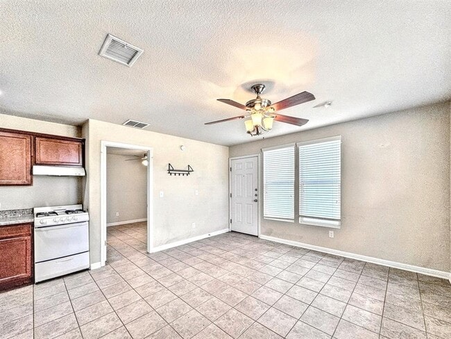 Building Photo - 338 Trestle Tree