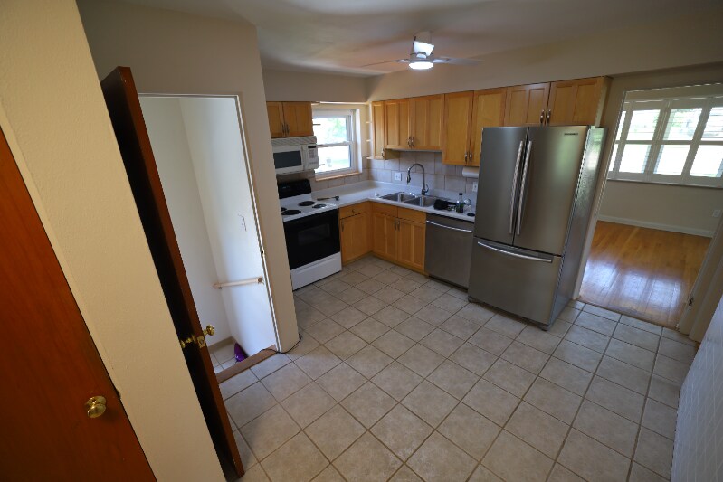 Building Photo - 1041 Martha Ln