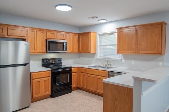 Building Photo - 1735 Rock Hollow Loop