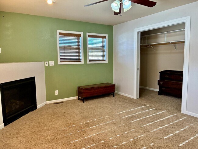 Building Photo - 1009 Forrest Dr