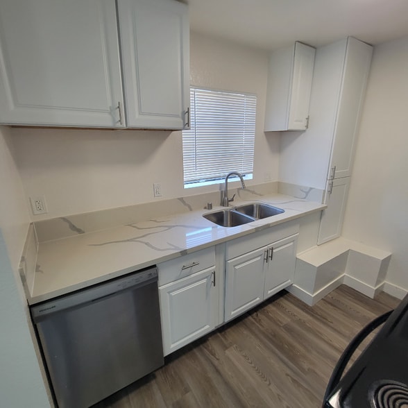 Building Photo - 4124 N Eagle Rock Blvd