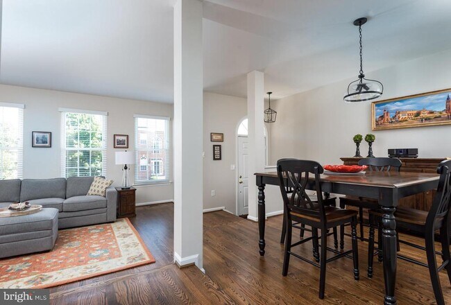 Building Photo - 6326 Dunman Way