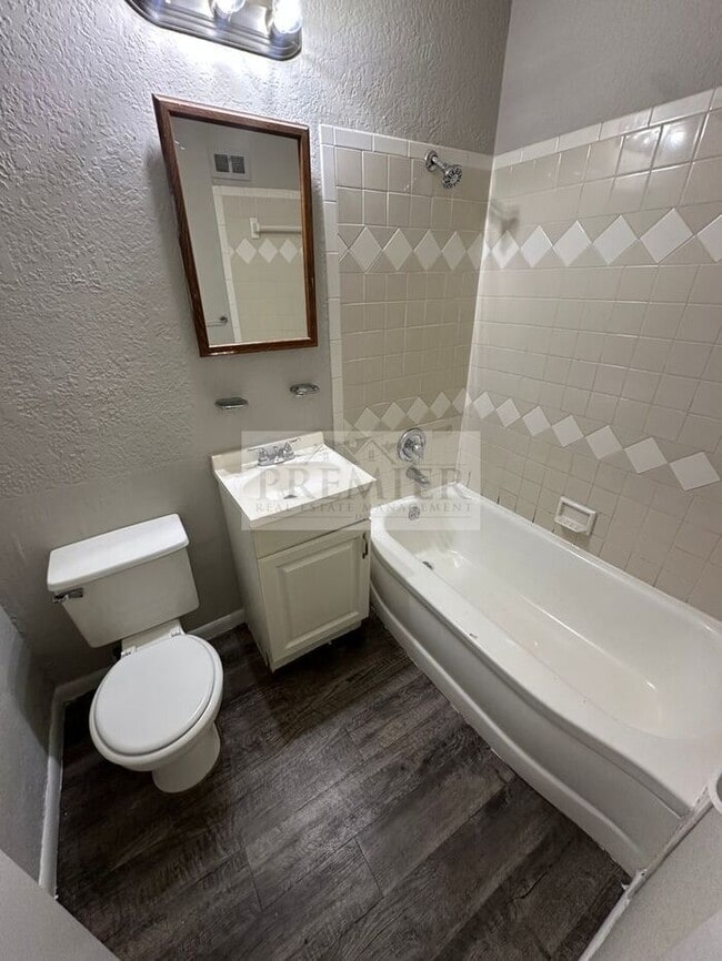 Building Photo - 2 bd/1 ba Duplex - (LOOK and LEASE SPECIAL 1/2 off 1st months rent) 6205 E 152nd Terr #B, Grandvi...