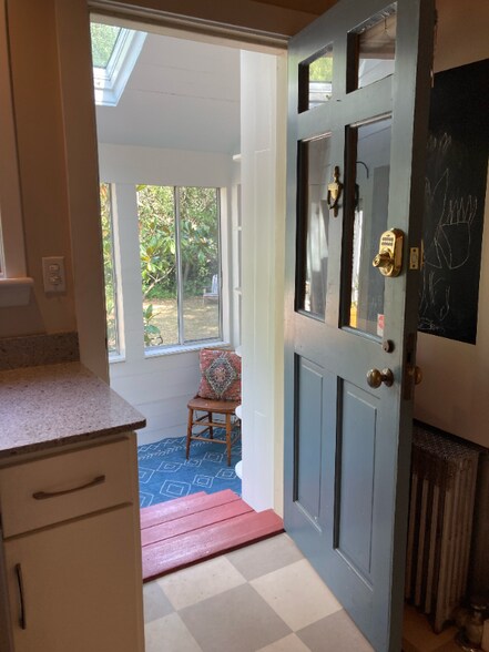 Building Photo - 47 Florence St