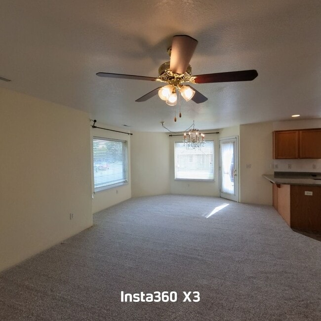Building Photo - $300 OFF 1st Month's Rent!! - Charming 3 B...