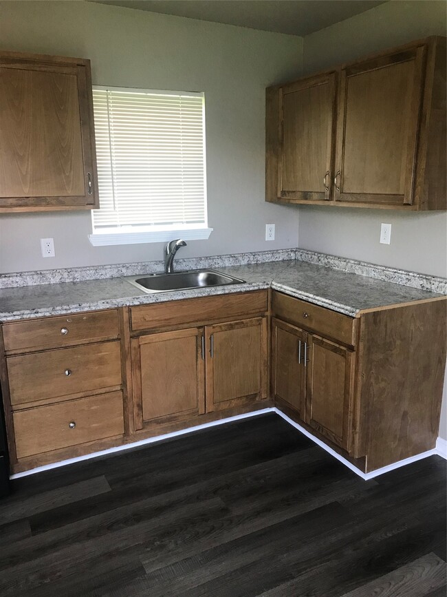 Building Photo - 1713 W 5th St