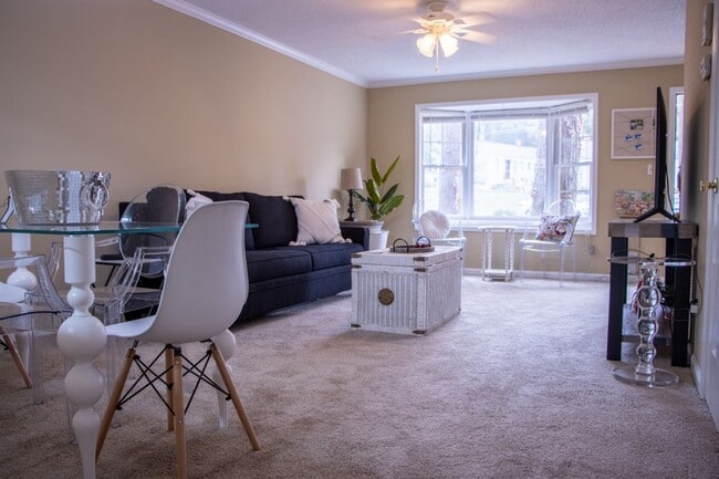 Primary Photo - 170 Northview Dr