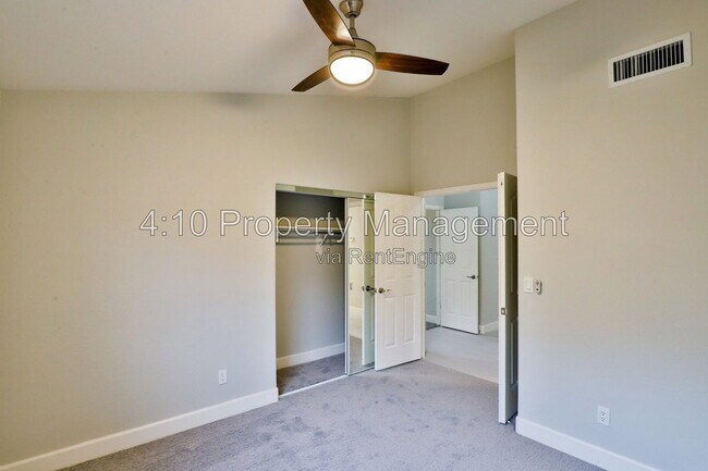 Building Photo - 4230 E Woodland Dr
