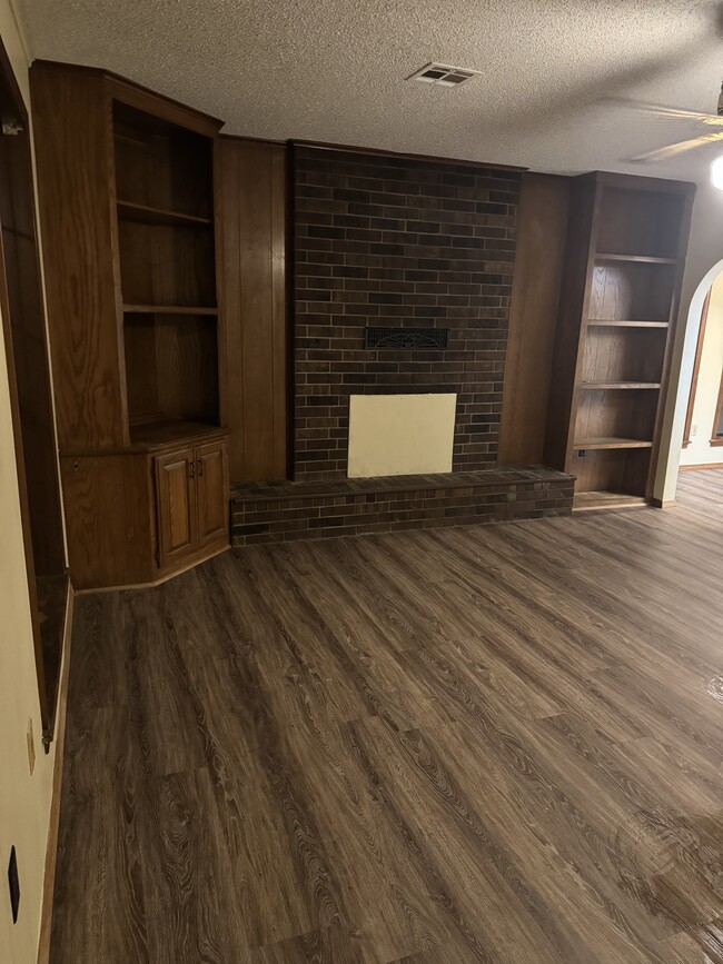 Building Photo - 323 S Shurley St