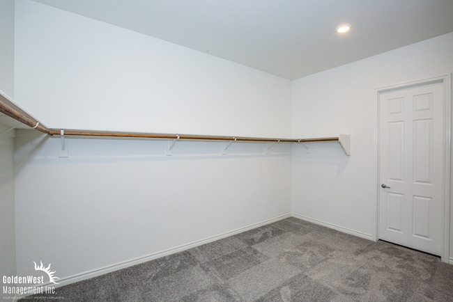 Building Photo - Welcome to this impressive single-story 4Bdm 3.5Ba residence located in a desirable Northwest Las...