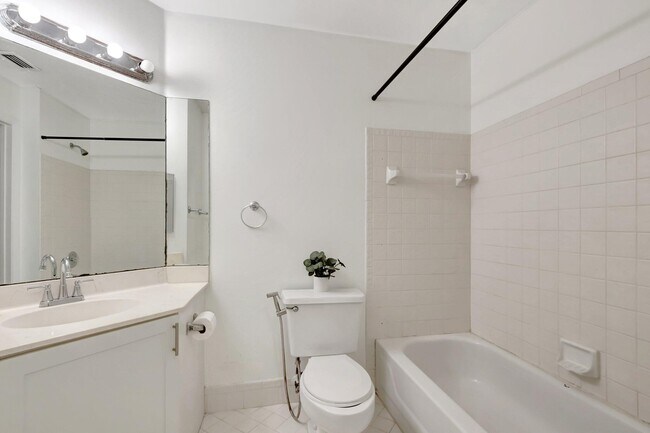 Building Photo - 5403 Verona Dr