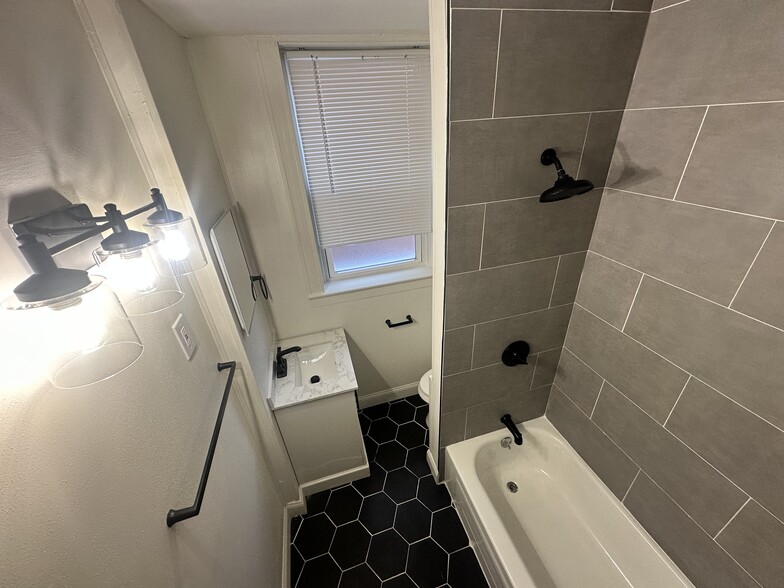 Building Photo - 3148 Miami St