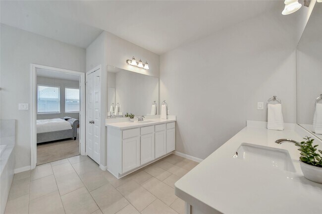 Building Photo - 7735 Wright Wood Dr