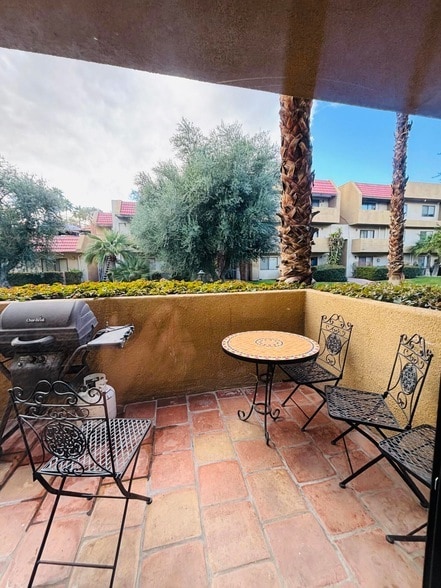 Building Photo - 32200 Cathedral Canyon Dr