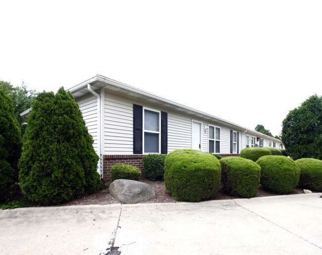 Primary Photo - Summer Hill Apartments