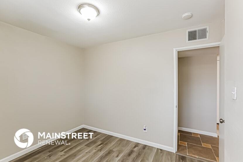 Building Photo - 8420 N 38th Dr