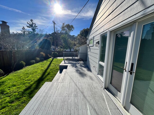 Building Photo - WONDERFUL TWO BEDROM TWO BATH UPDATED HOME IN SUN VALLEY