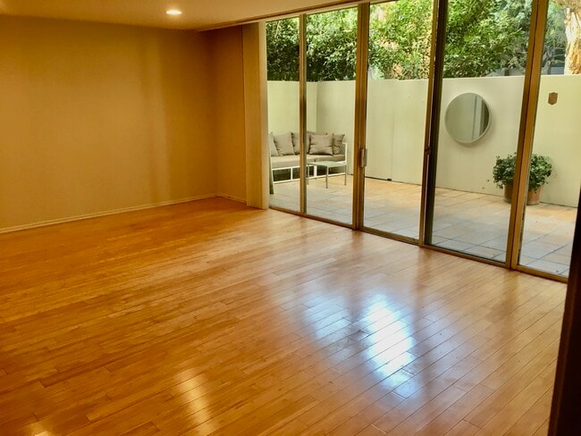 Building Photo - 2170 Century Park E