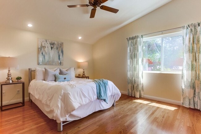 Building Photo - 10730 Carillon Ct