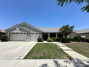 Building Photo - Beautiful House in gated community w/ Solar!