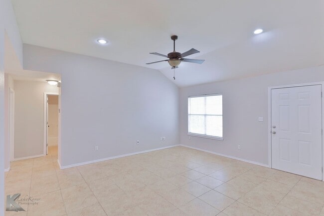 Building Photo - Great 3 bedroom 2 bath home in Wylie district.