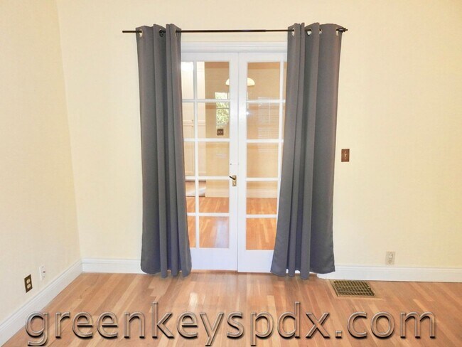 Building Photo - 10197-1136