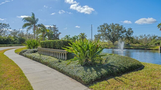 Building Photo - 4-Bedroom Home with Pool in Eastlake Commu...