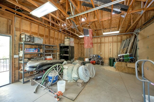 Building Photo - Immaculate Home for rent in gated cul-de-sac!