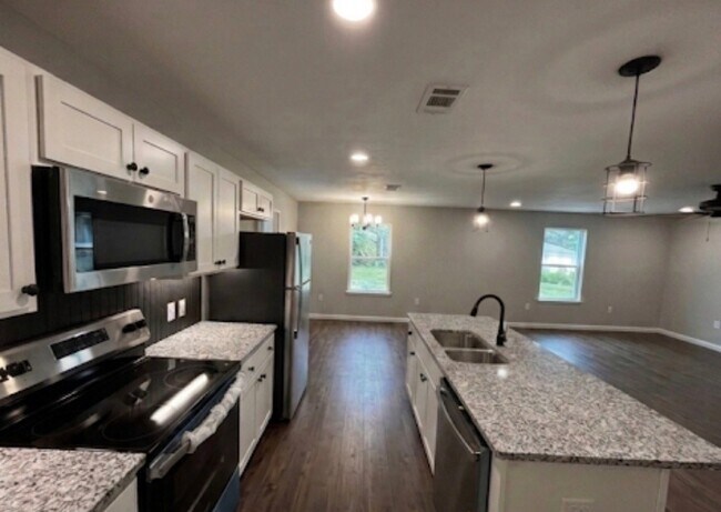 Building Photo - 2423 S Chatfield Rd