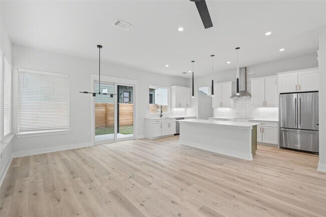 Building Photo - 2713 Bristol Dr