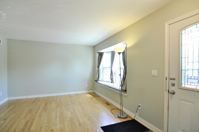 Building Photo - 3479 Burbank Dr
