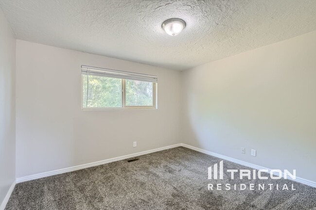 Building Photo - 667 W 2200 N