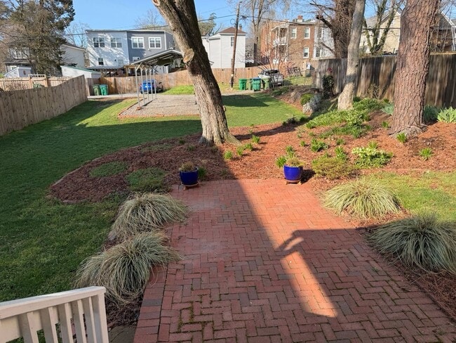 Building Photo - Beautifully Renovated Swansboro Home