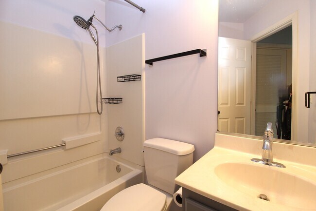 Building Photo - 2434 Dickens Dr
