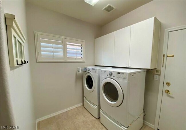 Building Photo - 43 Braelinn Dr