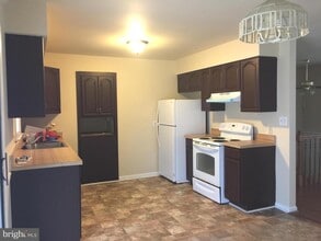 Building Photo - 11919 Stansbury Dr