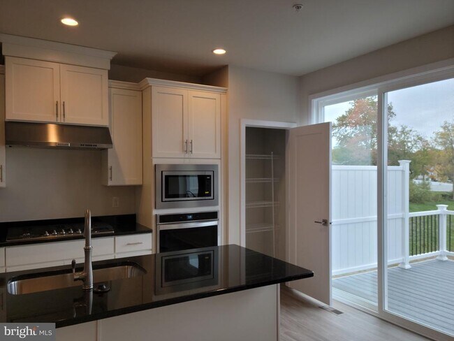 Building Photo - 821 Bayberry Ct