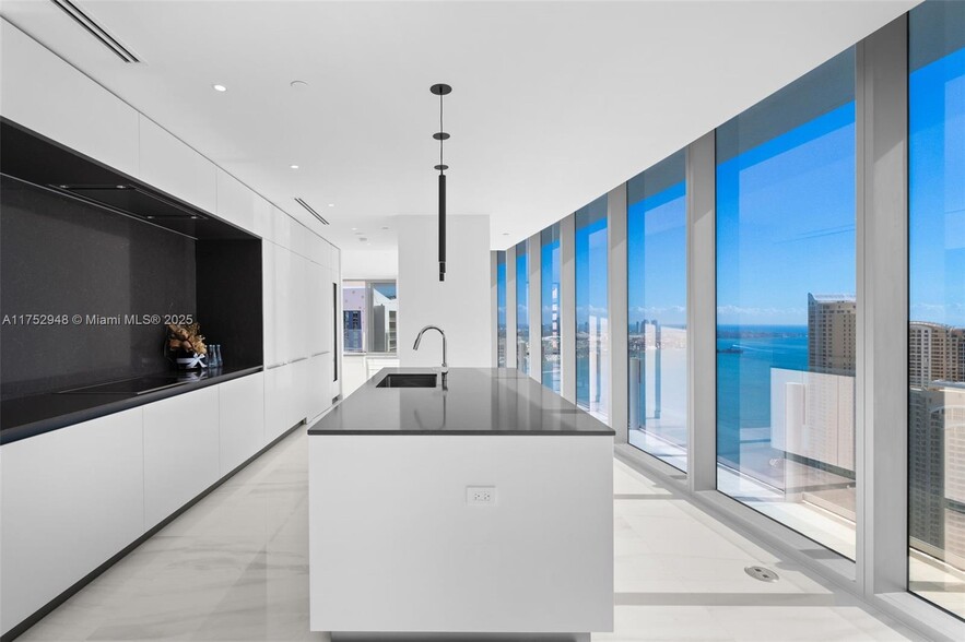 Building Photo - 300 Biscayne Boulevard Way
