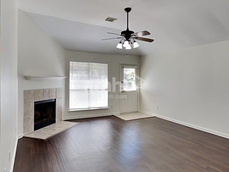 Building Photo - 10467 Twin Circles Dr