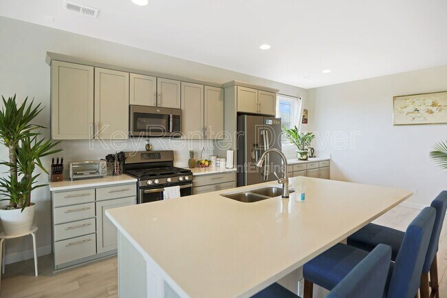 Building Photo - 270 S Langdale Ct