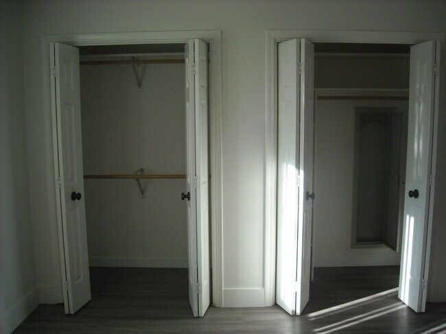 Building Photo - 11089 W Palm St