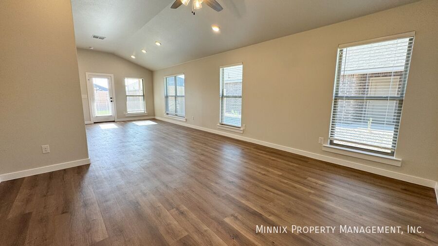 Building Photo - 2131 Langford Ave