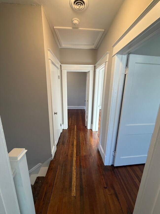 Building Photo - Beautifully Renovated 4bdrm/1.5bth Home Located in Richmond's Northside!!