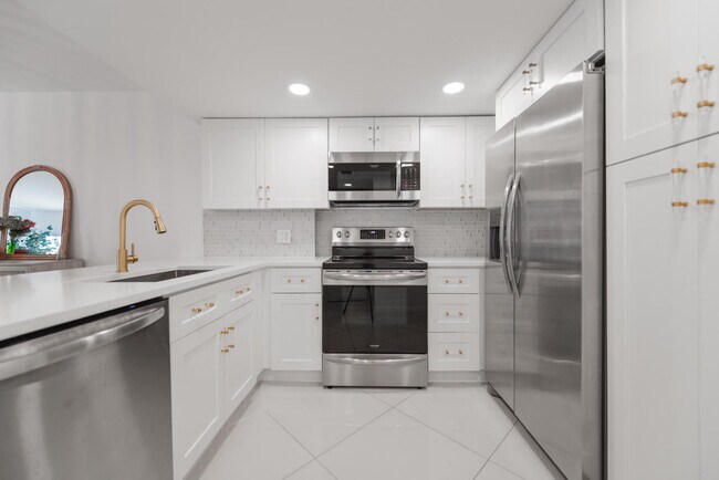 Building Photo - 3000 E Sunrise Blvd