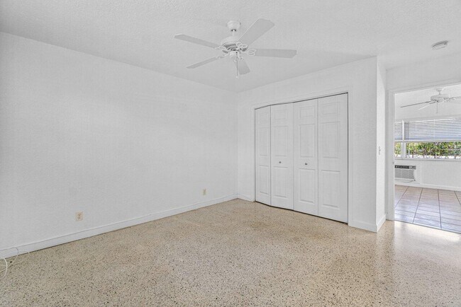 Building Photo - 751 Hummingbird Way