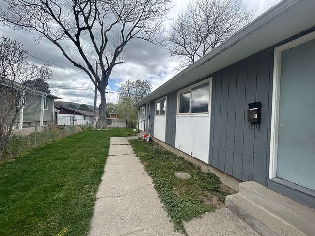 Building Photo - 547 Poole-2