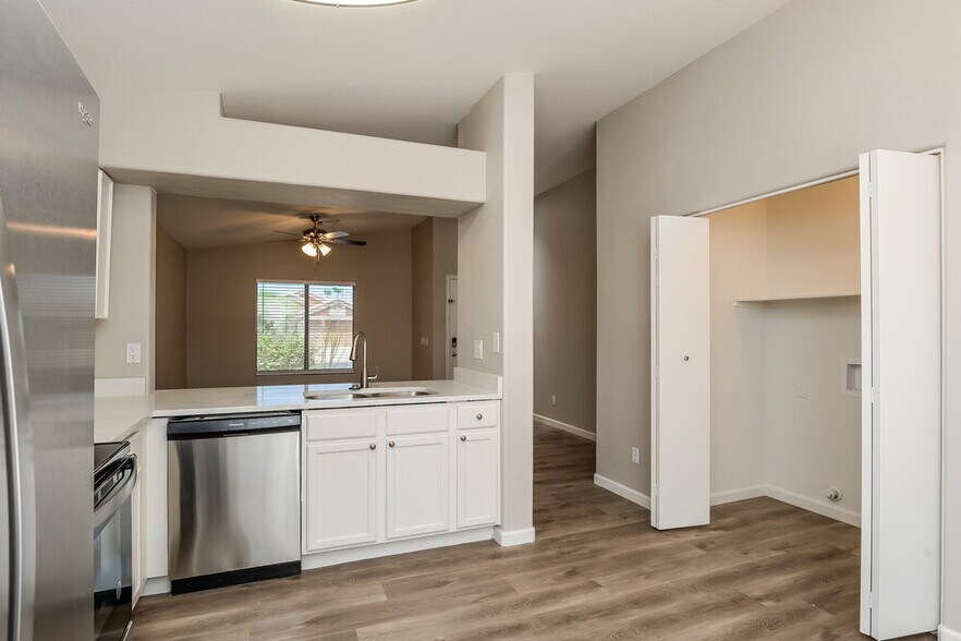 Building Photo - 1727 E Palo Blanco Way