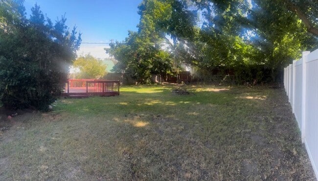 Building Photo - Comstock 3Bed/2bath Bungalow #1555