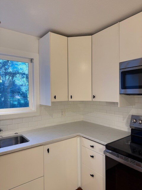 Building Photo - 6555 SW Terri Ct