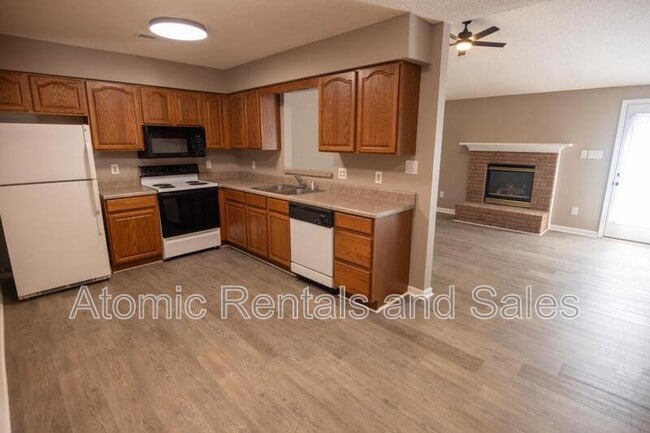 Building Photo - 130 Hawthorne Oaks Way